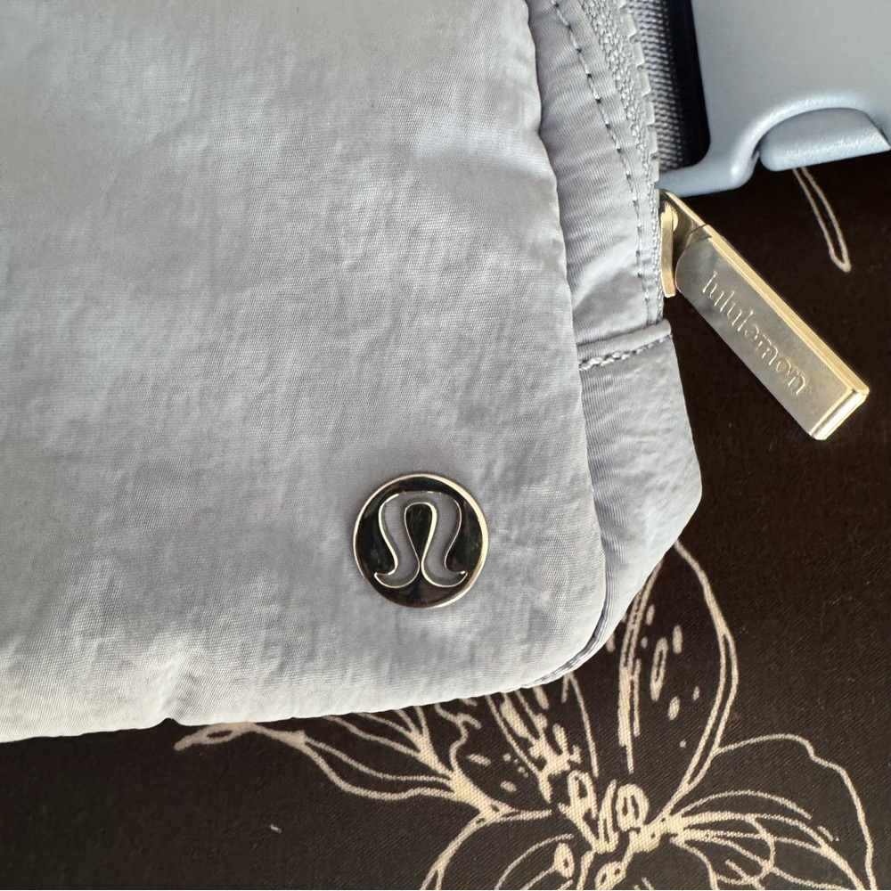 NWOT Lululemon Everywhere Belt Bag
